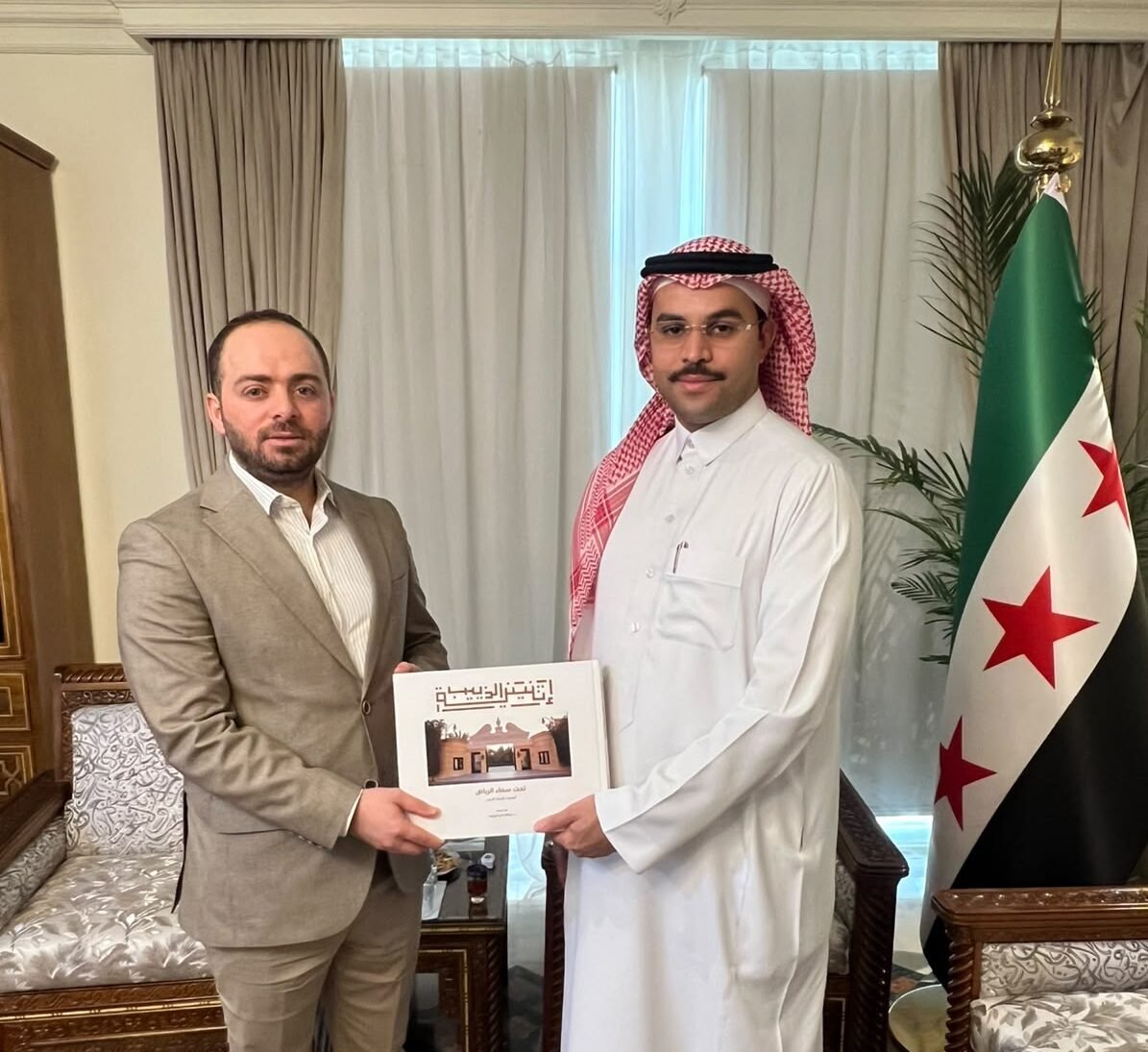 الوزير المفوض بالسفارة السورية يستقبل مجموعة حمود عبدالله الذييب القابضة وأولاده